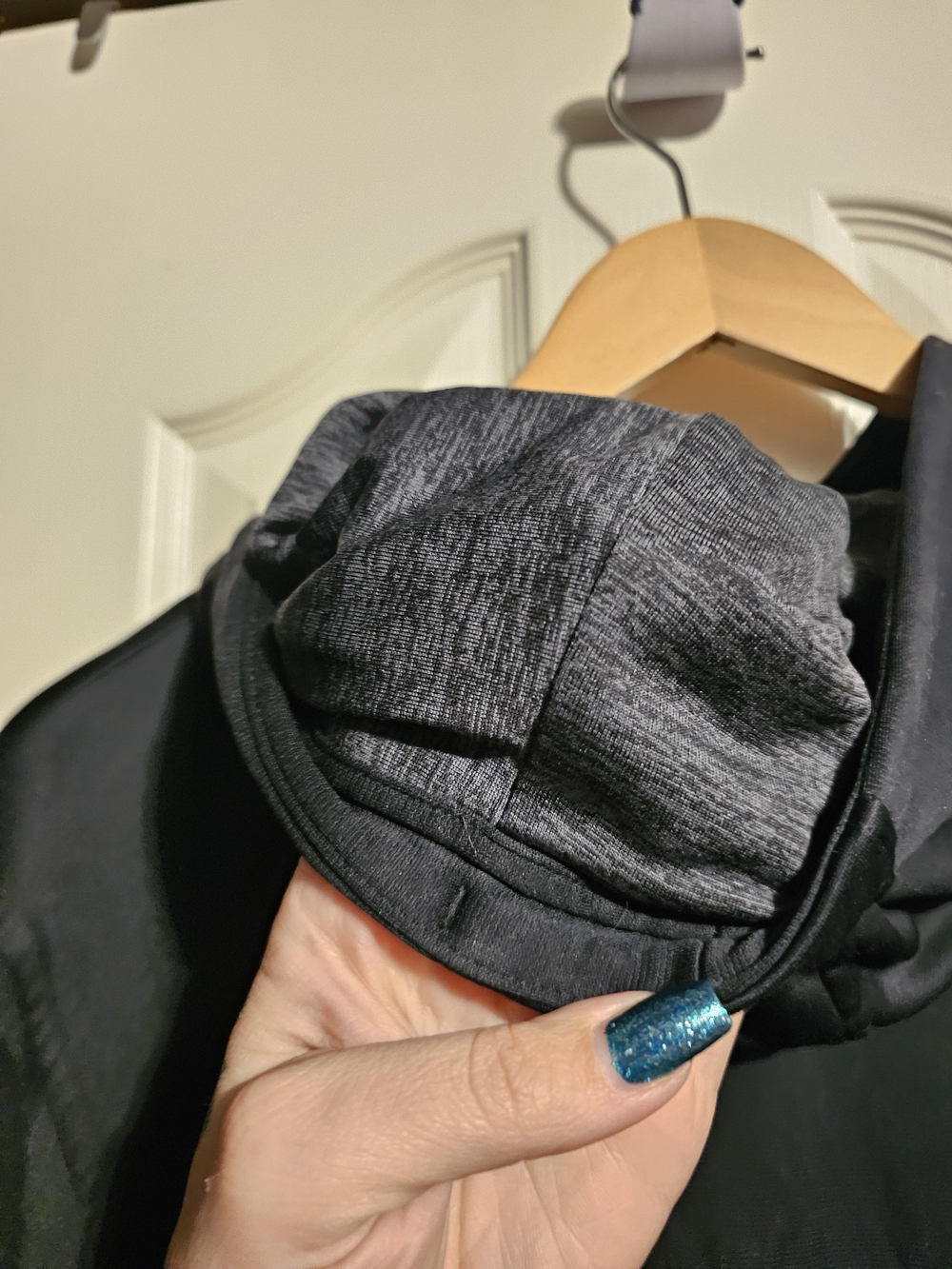Under Armour Men's Black Hooded Pullover Sweatshirt - Picture 4 of 4